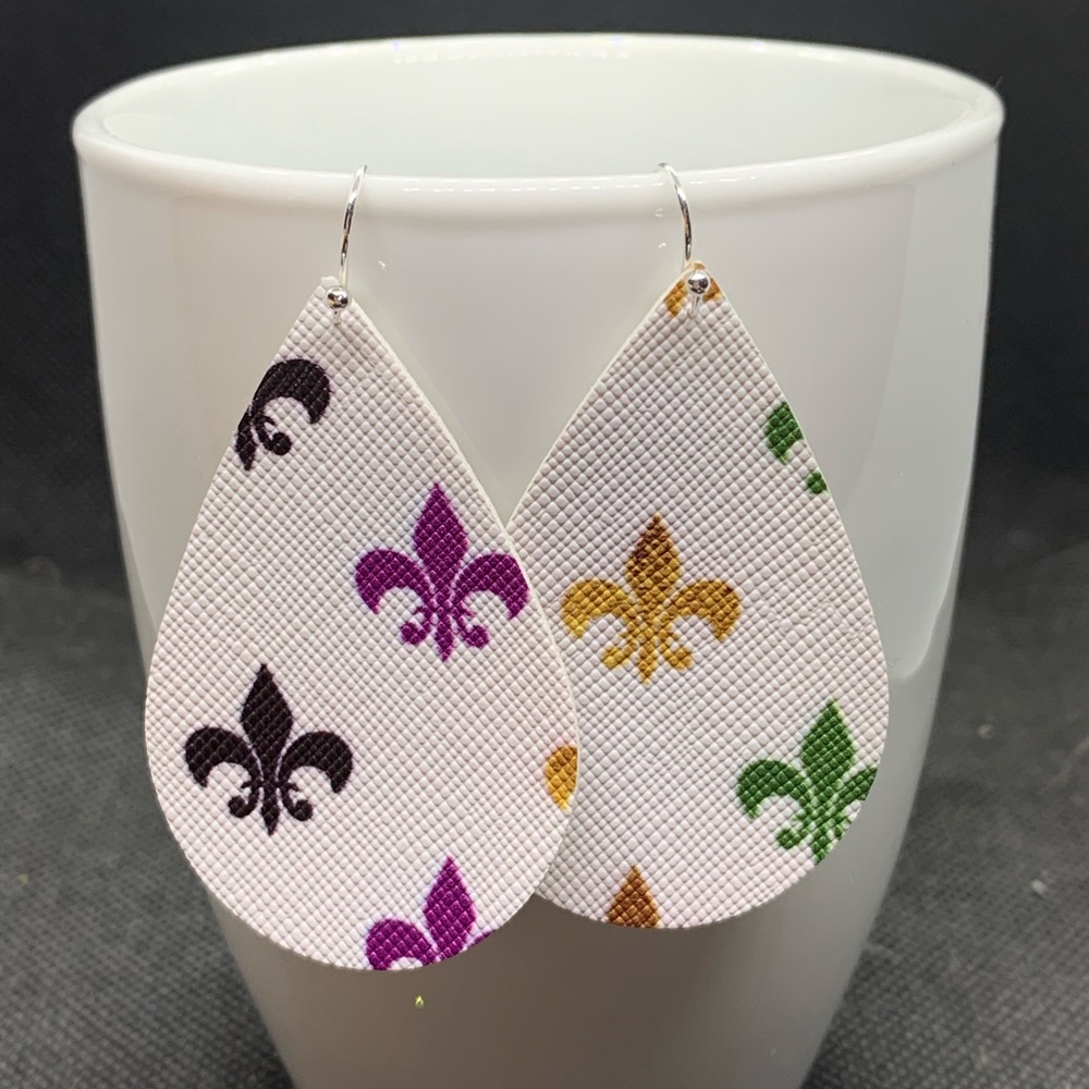 ⭐️2 FOR $10⭐️ Fleur de lis